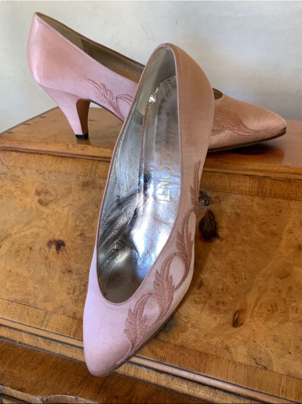 Via CONTI Satin Embroidered Pump 8M